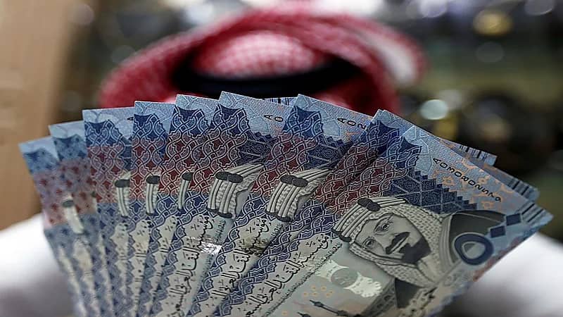 صرف 533 ألف ريال لعدد من المبالغين عن المخالفات الضريبية