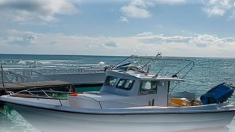 حرس الحدود بمكة ينقذ مواطنًا تعطلت واسطته البحرية في عرض البحر