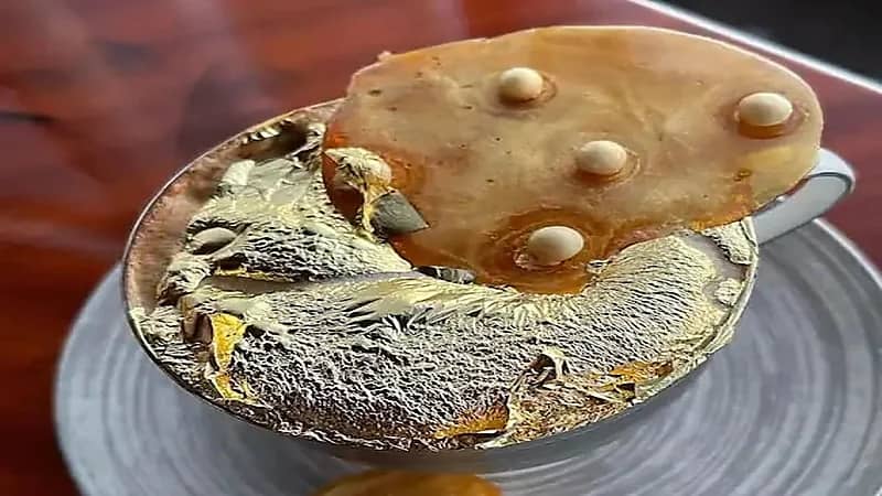 مطعم ببرج خليفة يقدم شاي مطلي بالذهب