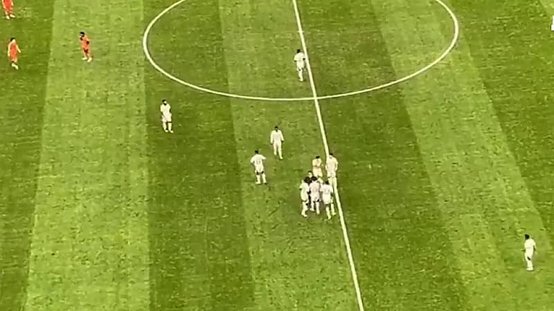 محمد كنو ينفعل ضد الحكم بعد قرار طرده بالبطاقة الحمراء .. فيديو