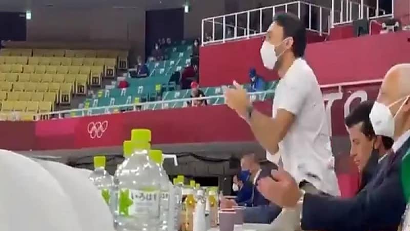 بالفيديو.. فرحة عارمة لوزير الرياضة بعد تأهل ‎طارق حامدي لنصف النهائي