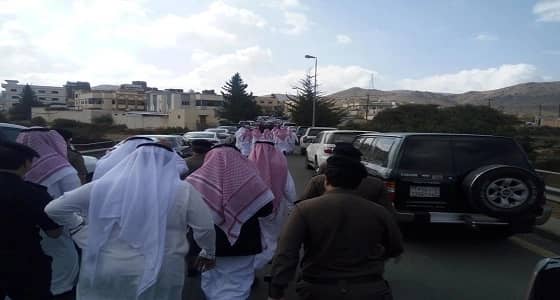 بالصور.. أسرة الشهيد محمد المتحمي تستقبل المعزين