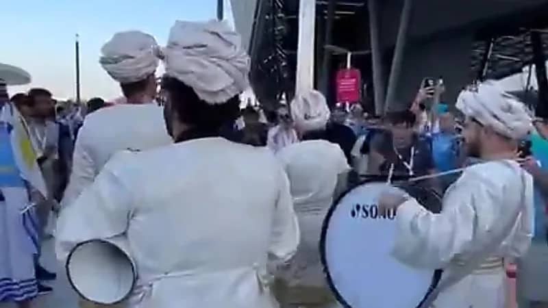 الكشف عن أغنية "كاتيوشا" التي غنتها الأوركسترا العربية قبل مباراة أوروجواي وكوريا الجنوبية (فيديو)