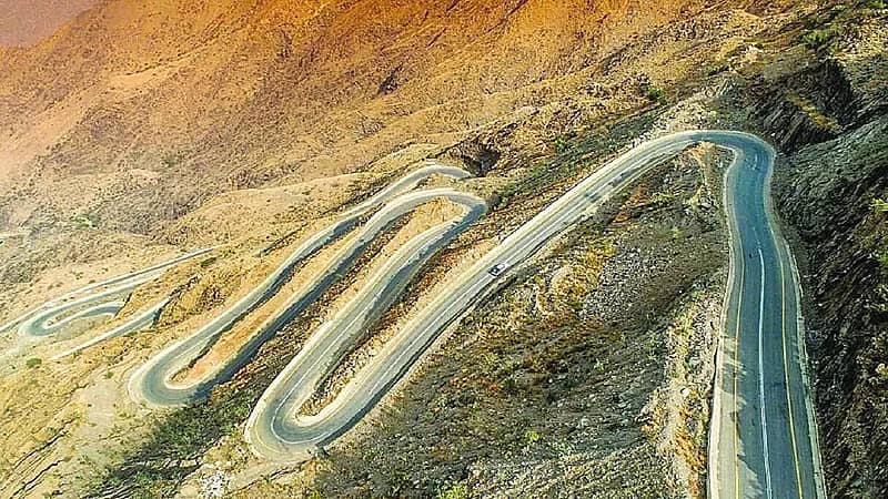 وفاة اثنين وإصابة أسرة كاملة في حادث انقلاب