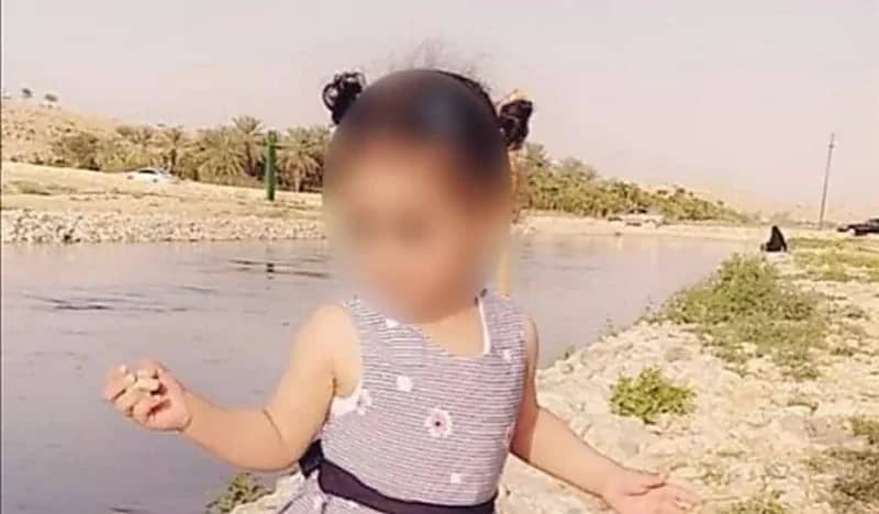 شاهد.. تفاصيل جديدة بشأن لحظة افتراس الكلاب الضالة لطفلة الواشلة بالرياض 