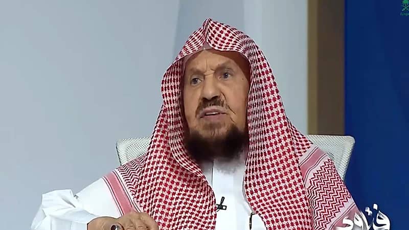 المنيع: إيذاء الزوار والمعتمرين في الحرمين إثمٌ عظيم ومخالفة لحرمة المكان.. فيديو