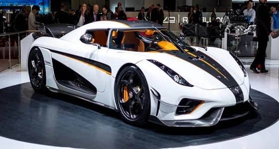 كونيجسيج ريجيرا تتميز بلون أبيض وحلة من ألياف الكربون في جنيف 2018