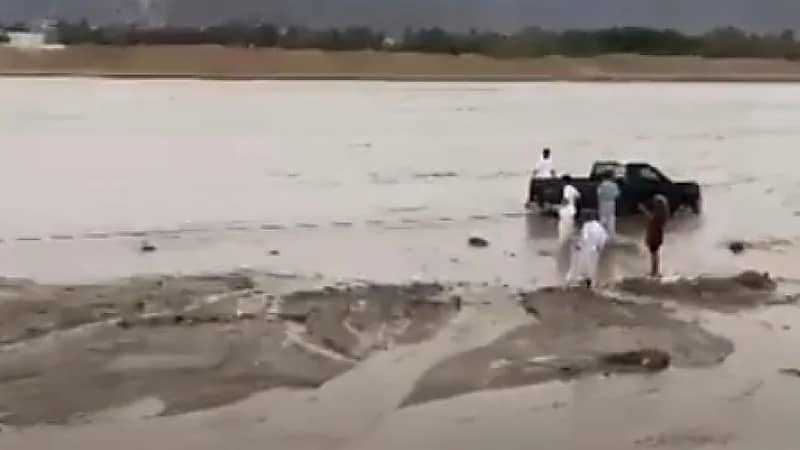 مدير مرور نجران: عقوبة الـ 10 آلاف ريال لعابر الأودية لا تشمل المرافقين