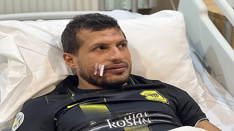 طارق حامد يجري عملية جراحية ناجحة.. صور