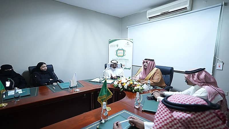 الأمير عبدالاله بن عبدالرحمن يزور جمعية تكامل الصحية ويشيد بدورها المجتمعي.. صور