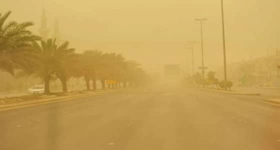 رياح نشطة وأتربة مثارة على مكة