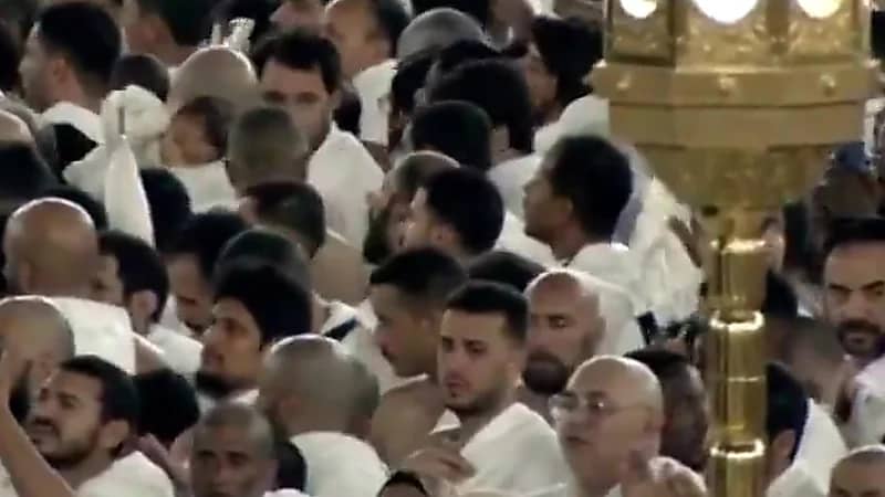 الكعبة المشرفة تغتسل بالأمطار ليلة 27 رمضان ..فيديو