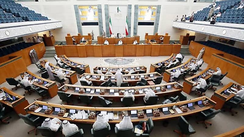 بالفيديو.. منع نائب من دخول مجلس الأمة الكويتي