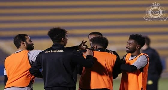 بالصور.. النصر يختتم تدريباته للقاء الباطن