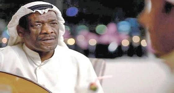 فنان كويتي يثير الجدل بانتقاده من يحرم الغناء في حفل خيري