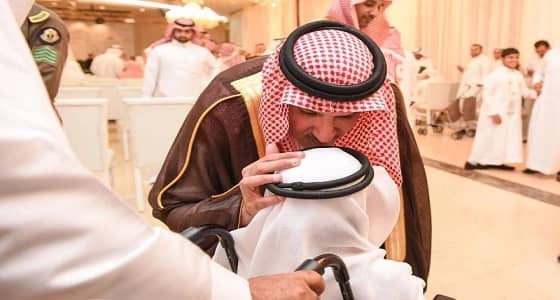 لفتة مؤثرة لأمير المدينة خلال حفل جائزة سلطان بن سلمان