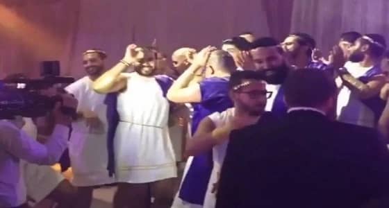 بالفيديو.. شباب يرقصون بـ " ملابس نسائية " .. ومغردون: " الله يرحمك يا رجولة "