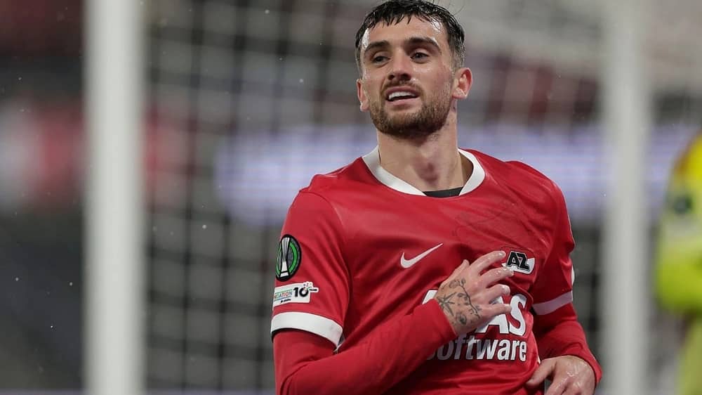 إي زد ألكمار يحدد سعر انتقال مهاجمه لدوري روشن