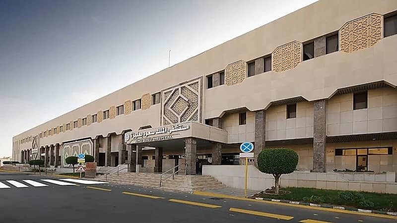 تدخل جراحي ينقذ حياة مريض من نزيف حاد بالمخ وكسور مضاعفة بعنيزة