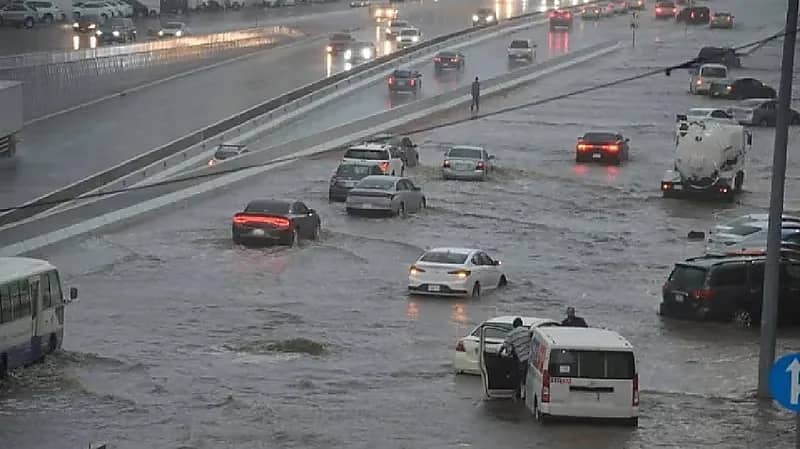 تنبيه متقدم من هطول أمطار رعدية غزيرة على كامل جدة