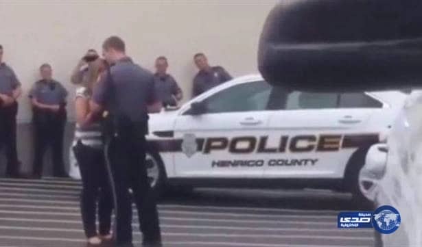 شرطي يتقدم للزواج من حبيبته بطريقة مبتكرة