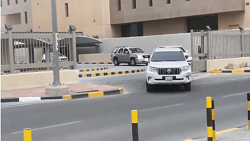 شاهد.. لحظة القبض على رئيس مجلس الأمة الكويتي السابق