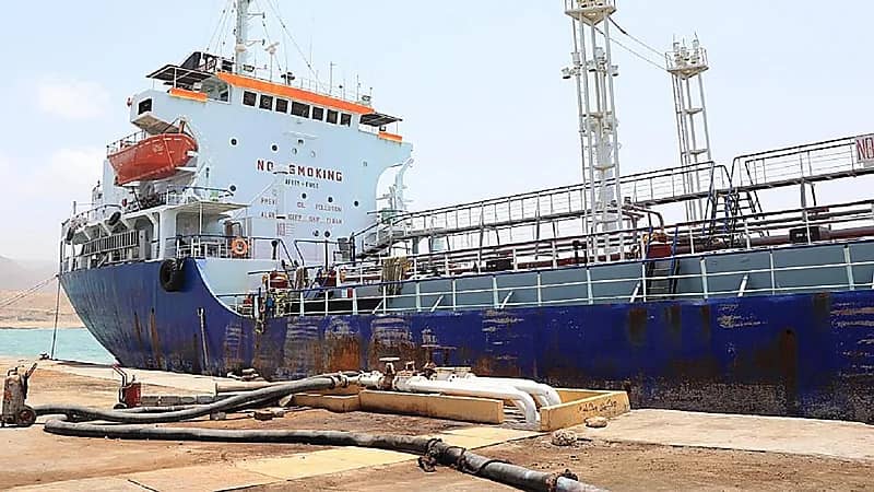 وصول دفعة جديدة من منحة المشتقات النفطية السعودية إلى محافظة المهرة