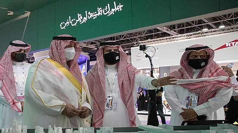 بالصور.. وزارة الداخلية تشارك في أسبوع جيتكس للتقنية 2021 بدبي