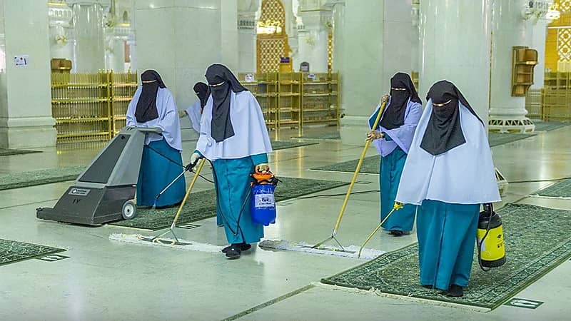 453 عاملة لخدمة قاصدات بيت الله الحرام