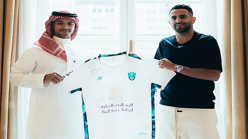 الأهلي يعلن انضمام رياض محرز لصفوفه رسميًا .. فيديو وصور