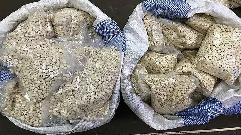 "مكافحة المخدرات" تضبط أكثر من 1.2 مليون قرص إمفيتامين مخدر بالرياض(فيديو)