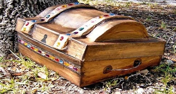 الصدفة تمنح أطفالًا كنزًا من ذهب فيسلمونه لصاحبه