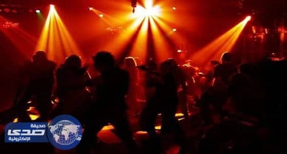 ضابط يثمل في أحد الملاهي الليلية بمدينة عربية فتحدث الكارثة
