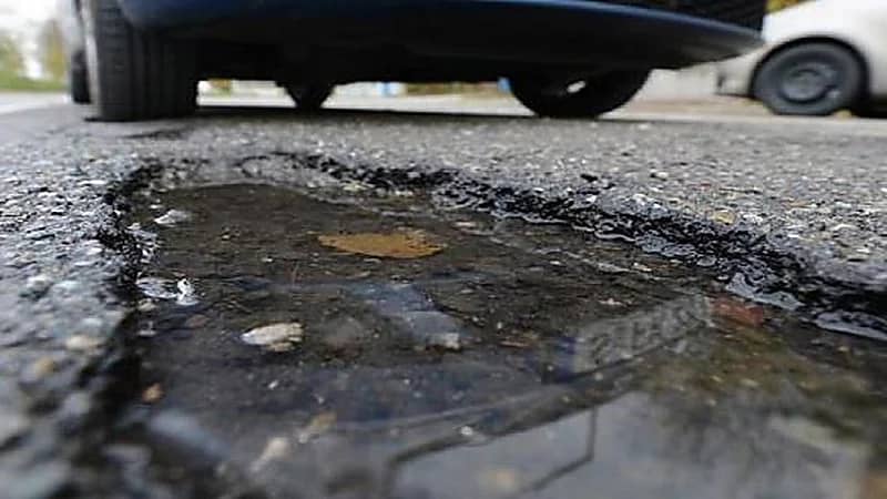 بالفيديو .. حالة لا يجوز فيها التعويض عن الأضرار التي لحقت بالسيارة بسبب حفرة