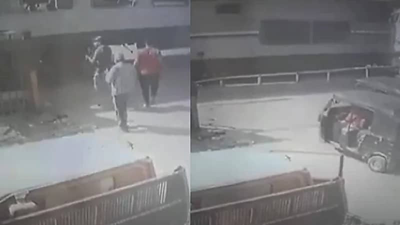 شاهد .. لحظة اصطدام قطار بتوك توك