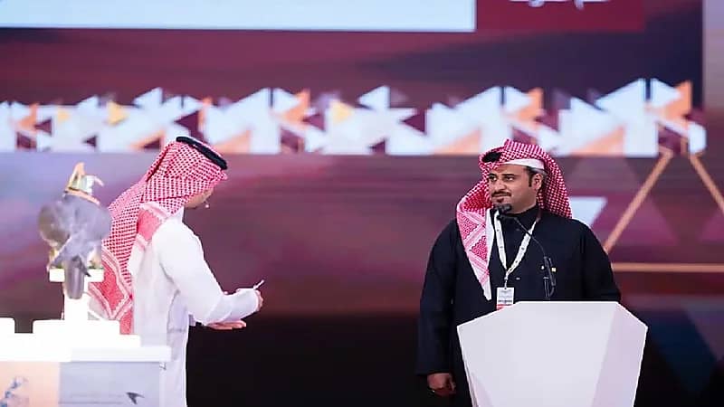 صقار قطري يحصد 700 ألف ريال في مهرجان الملك عبدالعزيز للصقور