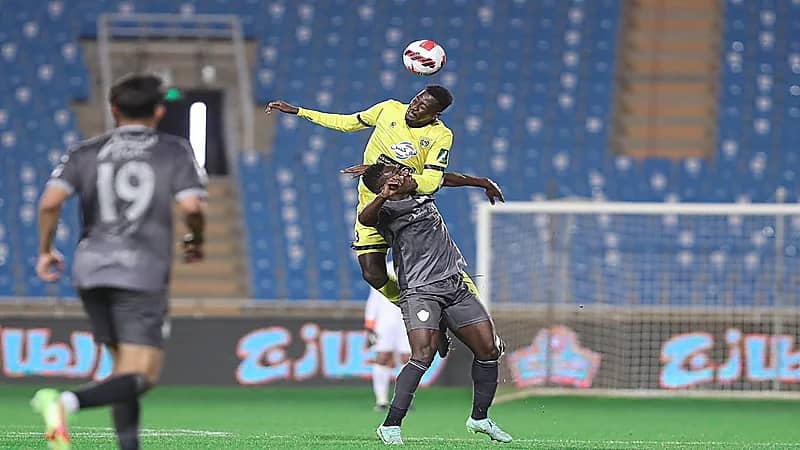 التعاون ينتزع فوزا ثمينا من الطائي ويضرب موعدا ناريا مع الاتحاد 