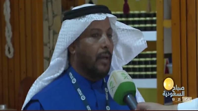 بالفيديو.. "سعودي" يدخل موسوعة غينيس للأرقام القياسية بصناعة أكبر إناء للعسل في العالم