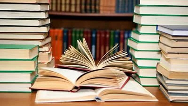 الملكية الفكرية: نسخ ونشر المصنفات الأدبية دون إذن صاحبها انتهاكًا للحقوق الإبداعية