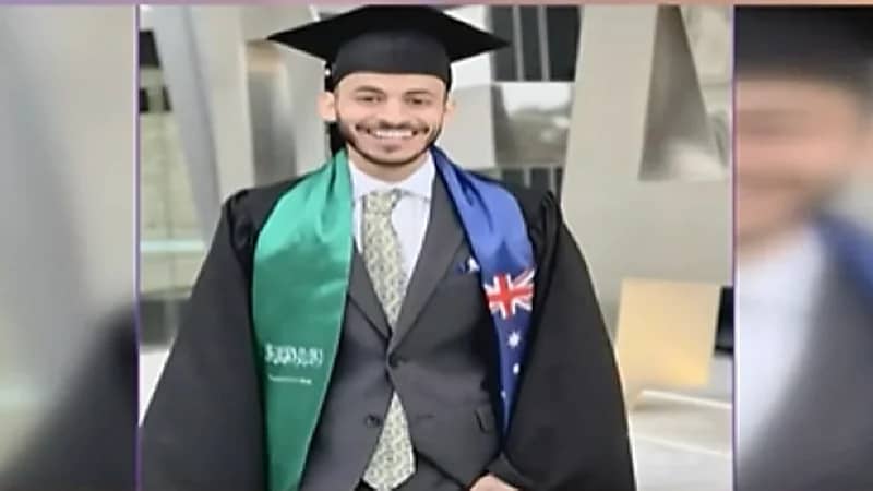 بالفيديو.. مبتعث سعودي ينقذ حياة مسنة بعد تعرضها للدهس في أستراليا