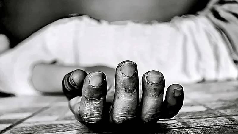 ثلاثينية تنهي حياتها بالانتحار لحملها بأنثى