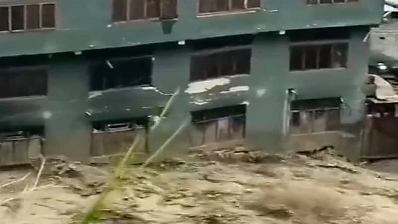 "الحصيني": ما يحدث من سيول ليس له علاقة بالوسم وما بعده