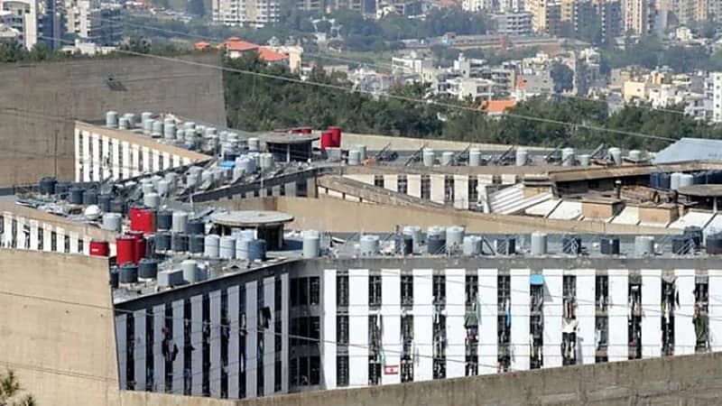 مرض غامض يهدد السجناء في لبنان