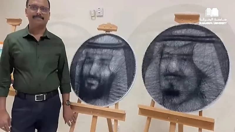 شاهد.. "مقيم" يرسم صورة خادم الحرمين وولي عهده بتقنية التخايط الشبكي
