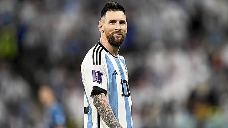 منديل ميسي في المزاد العلني 