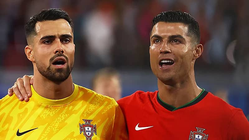 رونالدو يلقي تحية الإسلام قبل مواجهة التشيك .. فيديو