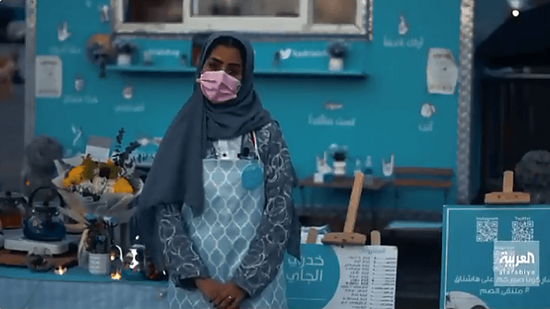 بالفيديو.. قصة فتاة تستثمر إتقانها للغة الإشارة وتفتح "فود ترك" للصم والبُكم