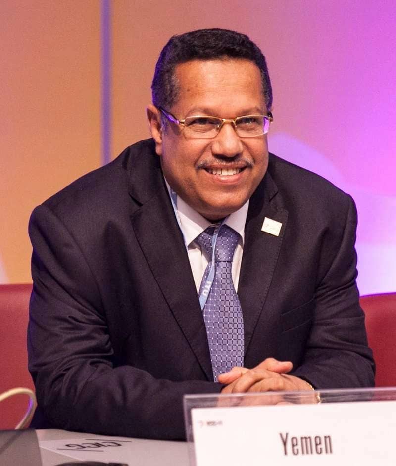 بالفيديو .. رئيس الوزراء اليمني يٌعلن عن عودة منصور هادي لليمن قريباً