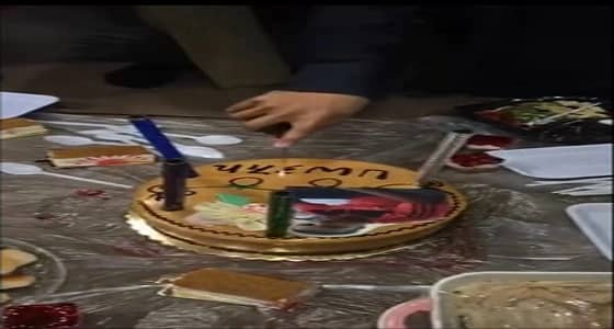 بالفيديو..احتفال شباب ببقعاء مع وافد سوداني بعد تلقيه خبرا سارا من أهله