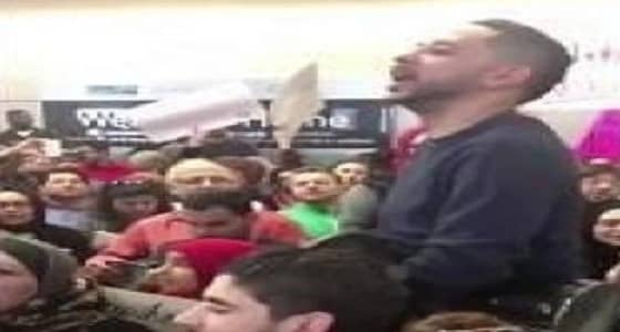 بالفيديو..متظاهرين من أصول عربية يعترضون علي ترامب بالطبلة
